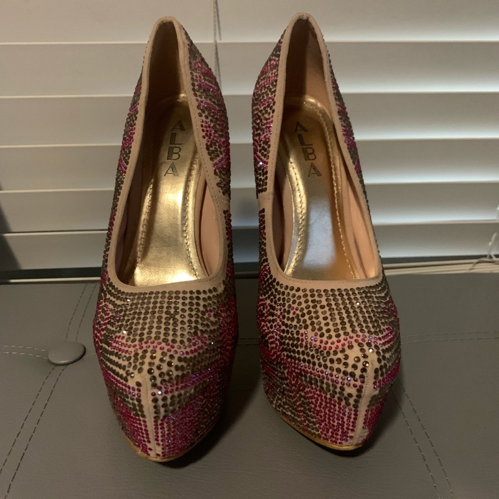 Women’s heels. Pink, gold & rhinestone 6in heels.